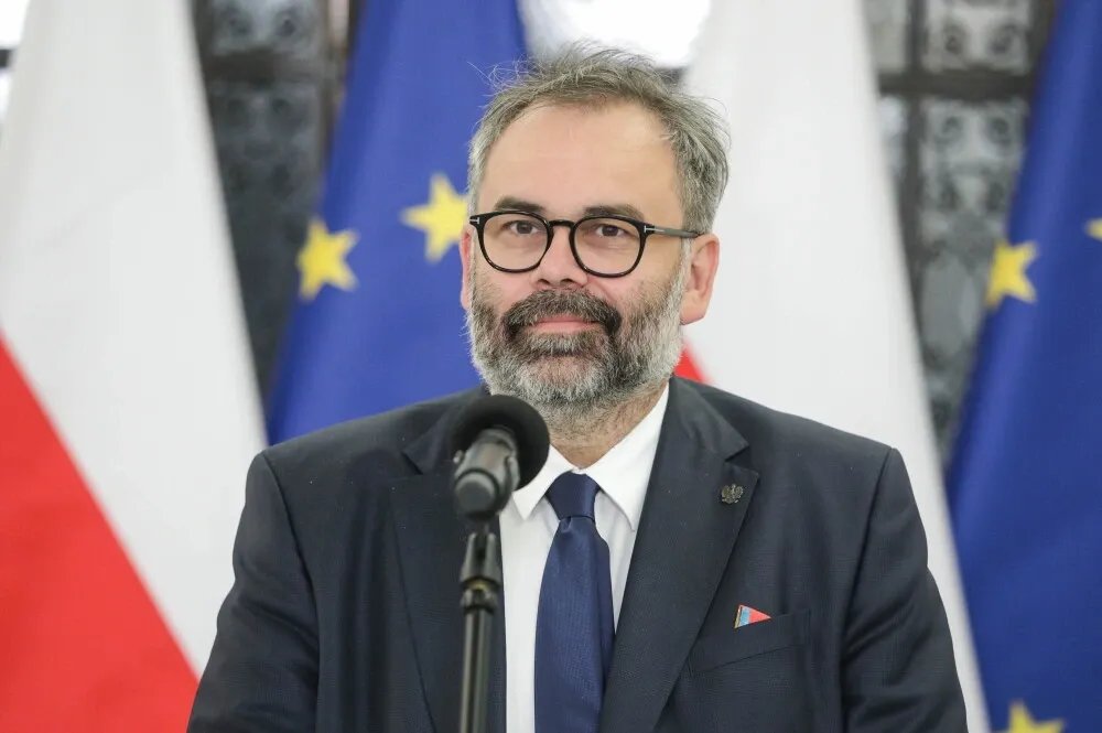 zdjęcie: Prezes ZUS o emeryturach stażowych: kosztowne rozwiązanie / Warszawa, 08.07.2026. Prezes Zakładu Ubezpieczeń Społecznych Liwiusz Laska przed rozpoczęciem konferencji prasowej w Sejmie, 8 bm. Temat: Nowy porządek na rynku pracy. (jm) PAP/Tomasz Gzell