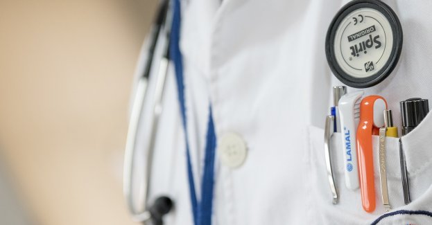 Znany lekarz padł ofiarą oszustów, którzy wykorzystali jego wizerunek