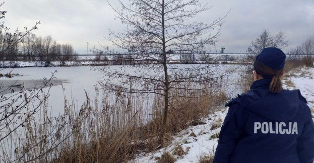 Zabawy na zamarzniętym zbiorniku wodnym mogą zakończyć się tragicznie. Korzystaj tylko ze sztucznych lodowisk!