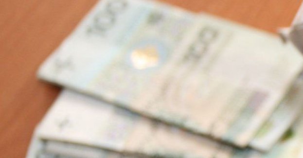 Znalazł pieniądze i przyniósł je na komisariat. Kto zgubił gotówkę?