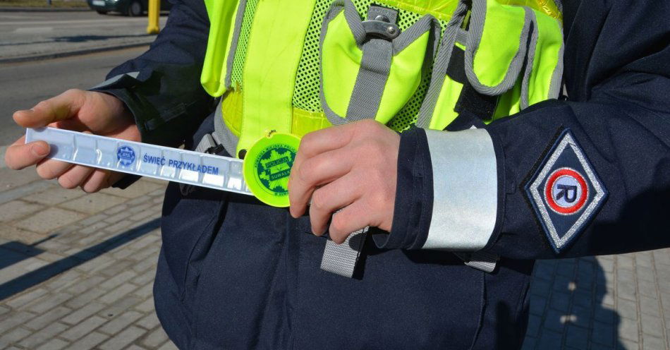 zdjęcie: Suwalscy policjanci przypominają o bezpieczeństwie pieszych / fot. KMP Suwałki