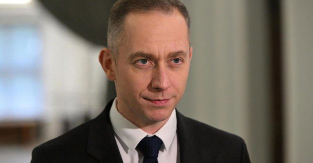Decyzja szefa MON o zakończeniu działalności tzw. "podkomisji smoleńskiej" zgodna z obowiązującymi przepisami
