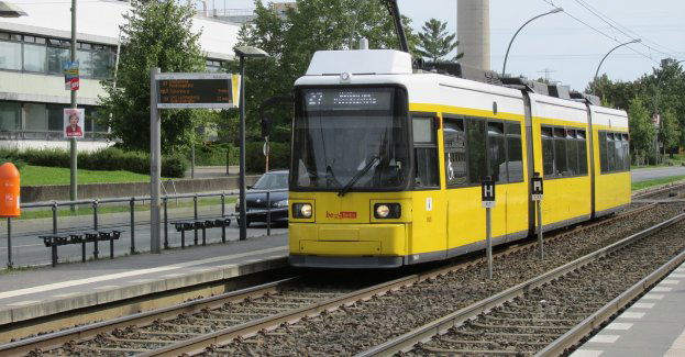 Policja zatrzymała mężczyznę, który wypchnął z tramwaju niepełnosprawnego