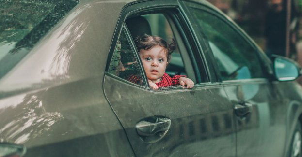 Nietrzeźwa matka przewoziła samochodem dwoje dzieci i doprowadziła do kolizji