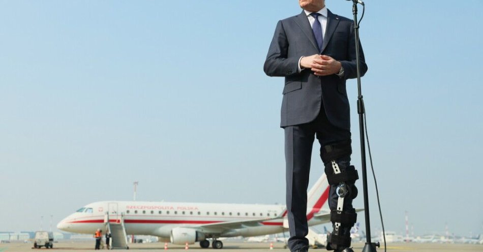 zdjęcie: Tusk przed szczytem w Brukseli: albo pieniądze dzisiaj, albo krew jutro / Warszawa, 12.03.2025. Premier Donald Tusk podczas oświadczenia dla mediów na lotnisku w Warszawie, 12 bm. Premier Tusk wyrusza w dwudniową wizytę do Turcji. (ad) PAP/Leszek Szymański ***Okres prawa użycia zdjęcia przedłużony do 6 stycznia 2026 r. dla wszystkich odbiorców CSF PAP***