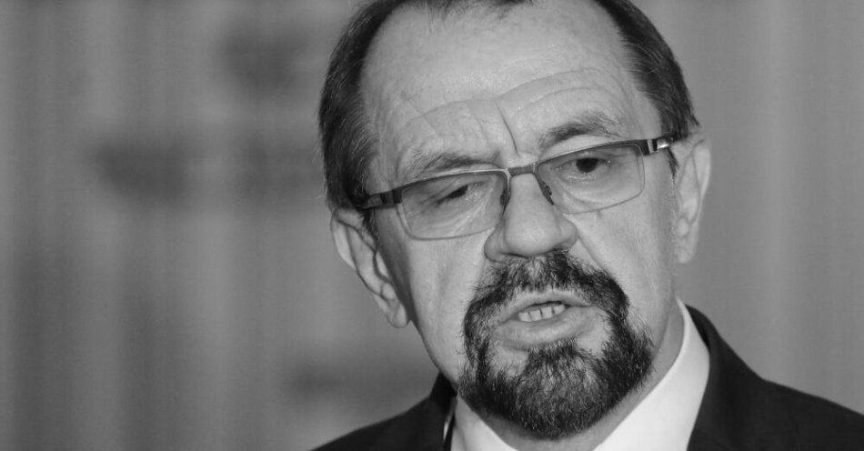 zdjęcie: Zmarł prof. Krzysztof Rączka - prawnik, sędzia Sądu Najwyższego, nauczyciel akademicki / Warszawa, 31.10.2018. Sędzia Krzysztof Rączka podczas konferencji prasowej, 31 bm. w Sądzie Najwyższym w Warszawie. Briefing dotyczył znaczenia postanowienia zabezpieczającego Trybunału Sprawiedliwości Unii Europejskiej z dnia 19 października 2018 r. Postanowienie dotyczy zawieszenia przepisu o przechodzeniu w stan spoczynku sędziów SN, którzy ukończyli 65 lat. (mr) PAP/Paweł Supernak