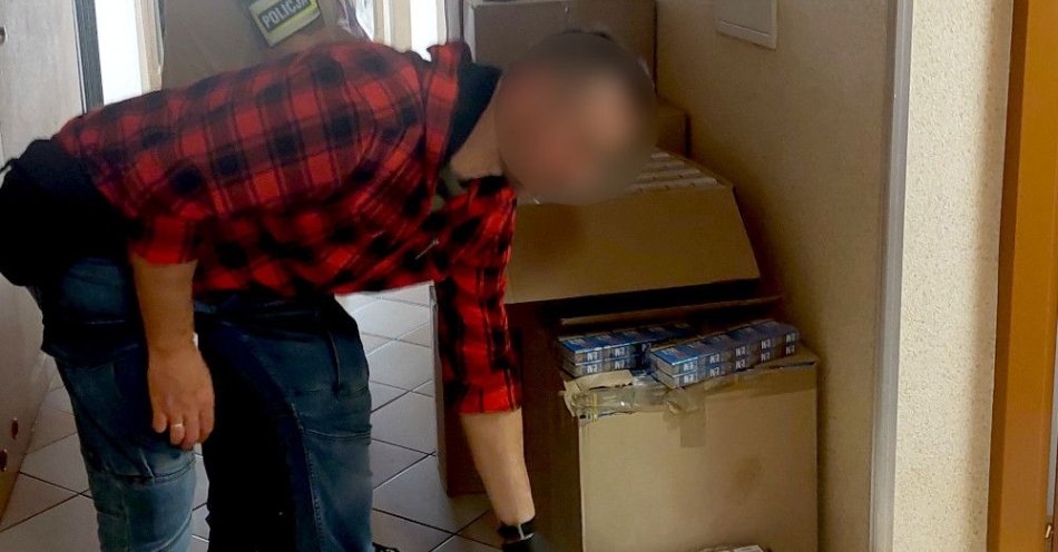 zdjęcie: Mężczyzna zatrzymany z 126 tysiącami nielegalnych papierosów / fot. KPP w Grodzisku Mazowieckim Zabezpieczone przez policjantów papierosy
