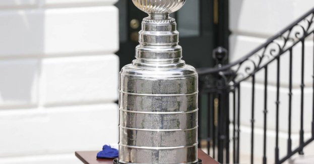 Liga NHL - hokeiści Vegas Golden Knights z Pucharem Stanleya