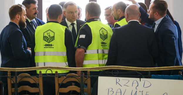 Prezydent spotkał się z protestującymi rolnikami