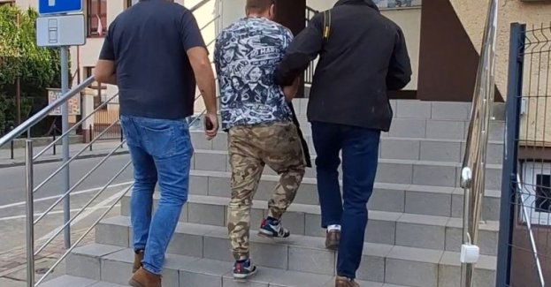 Zatrzymano dwóch mężczyzn po rozboju na przystanku