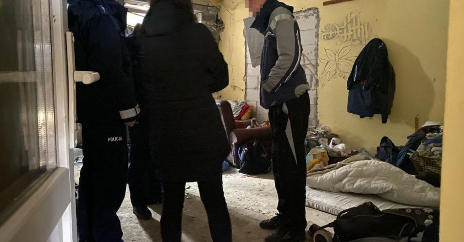 zdjęcie: Zimowe zagrożenie: jak jedno zgłoszenie może uratować życie / fot. KPP w Kwidzynie