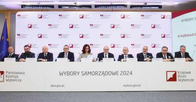 Wybrano 1728 wójtów, burmistrzów, prezydentów miast; II tura w 748 miejscach