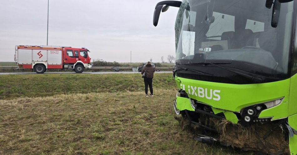 zdjęcie: Tragiczny wypadek pod Smardzowem. Zginęła 33 latka / fot. KPP w Oleśnicy