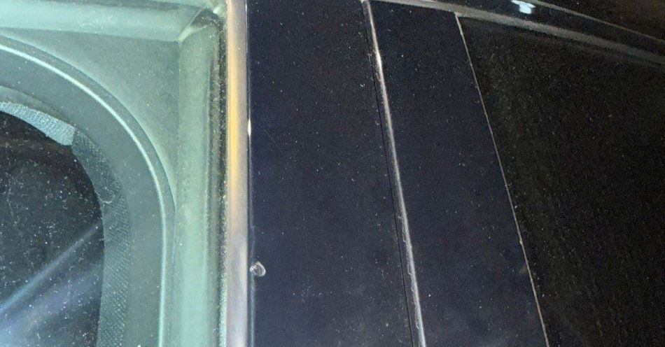 zdjęcie: Petardy przy drodze uszkodziły Audi, dwaj nieletni w sądzie / fot. KPP Nowy Tomyśl