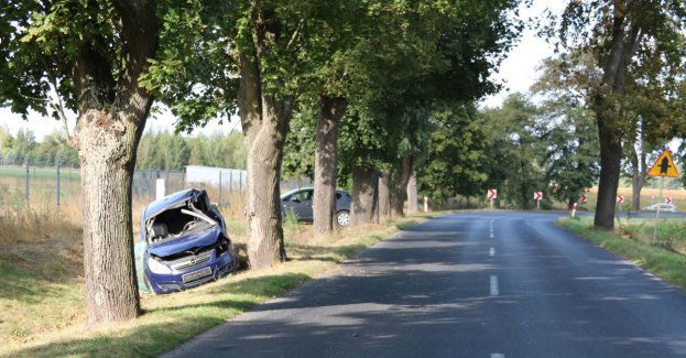 Uderzyła oplem w drzewo