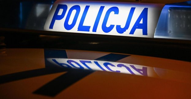 Pijany przewrócił się na schodach komendy policji; został zatrzymany - miał narkotyki