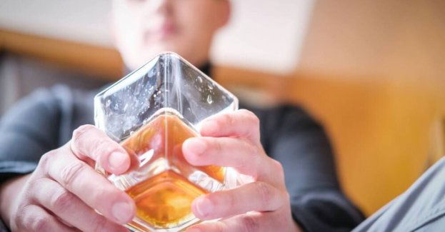 Zbadano korelację między wysokim spożyciem alkoholu a długościsą serdecznego palca