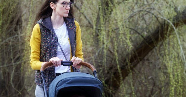 W Gostyninie samochód potrącił matkę z dzieckiem w wózku; kobieta jest w ciężkim stanie