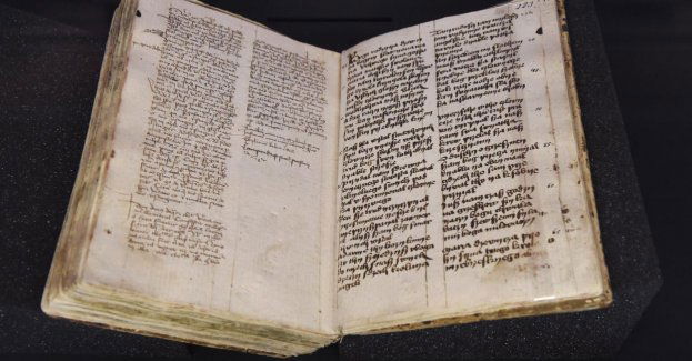 Naukowiec z AGH zbada światłotrwałość cennych dzieł z Biblioteki Narodowej