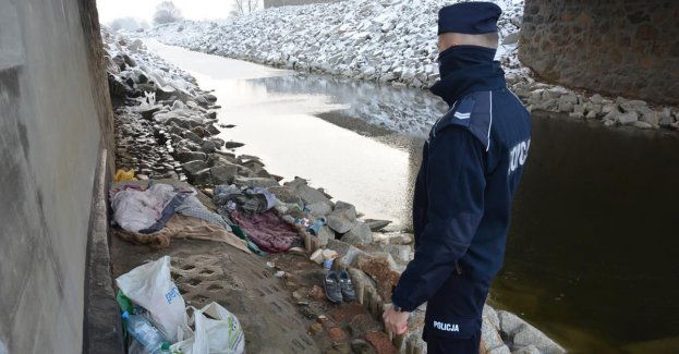 Dzielnicowi sprawdzają bezpieczeństwo bezdomnych