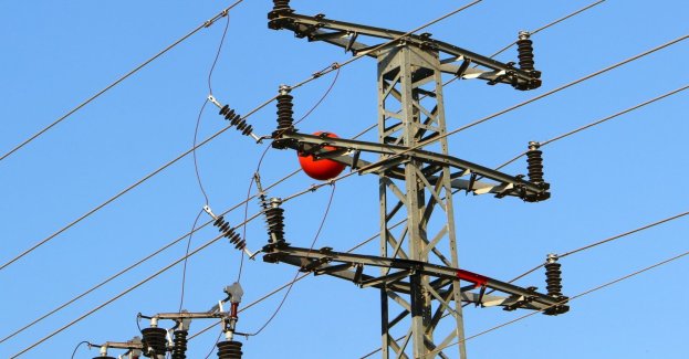 Około 4 tys. odbiorców w trzech województwach bez prądu