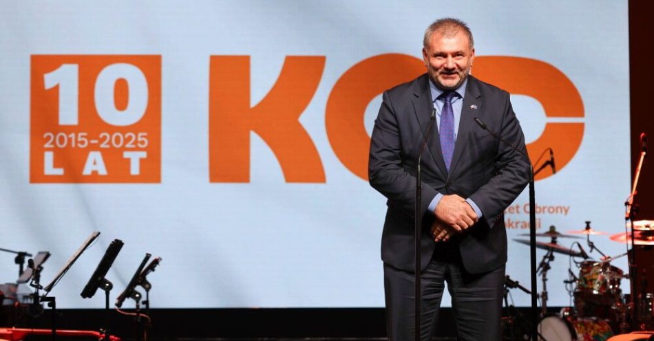 zdjęcie: Żurek w 10. rocznicę powstania KOD: mieliście odwagę w momentach najtrudniejszych dla demokracji / Warszawa, 06.12.2025. Minister sprawiedliwości, prokurator generalny Waldemar Żurek podczas gali jubileuszowej 10. rocznicy powstania Komitetu Obrony Demokracji, 6 bm. w PKiN w Warszawie. (aldg) PAP/Albert Zawada