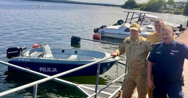 Dzielnicowy ze strażakami na patrolu. Jezioro Żarnowieckie pod czujnym okiem policjantów i innych służb