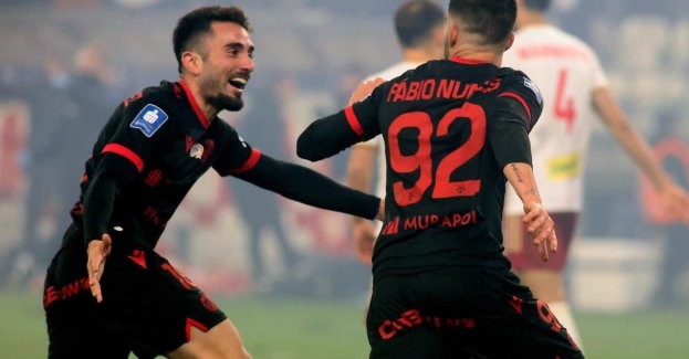 Ekstraklasa piłkarska - wpadka Legii, derby Łodzi dla Widzewa