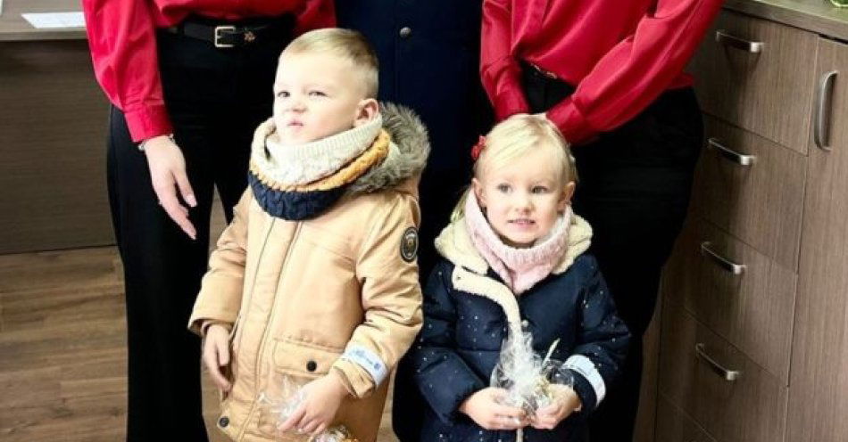 zdjęcie: Przedszkolaki z życzeniami odwiedziły policję w Szydłowcu / fot. KPP w Szydłowcu