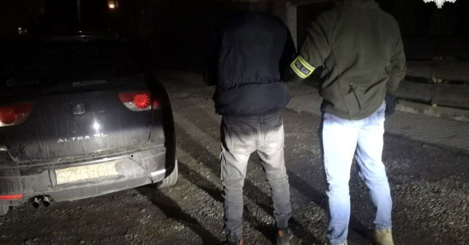 zdjęcie: Tarnowskie Góry: kierowca z tekturową tablicą i potrójnym zakazem / fot. KPP w Tarnowskich Górach