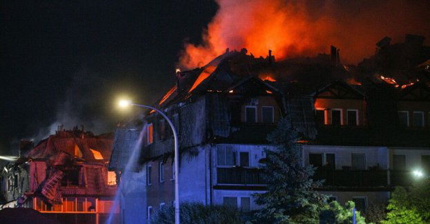 Prokuratura przesłuchała świadków, rozpoczęła oględziny i apeluje o przesyłanie nagrań pożaru w Ząbkach