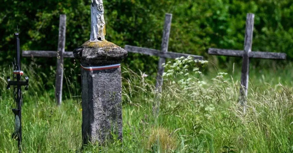 zdjęcie: IPN: władze ukraińskie wydały zgodę na ekshumacje w Hucie Pieniackiej / Huta Pieniacka, Ukraina, 09.06.2026. Prace poszukiwawcze w Hucie Pieniackiej, 9 bm. w miejscach, gdzie mogą znajdować się masowe mogiły Polaków, zabitych w lutym 1944 roku. Prace prowadzi Instytut Pamięci Narodowej we współpracy z ukraińskimi partnerami. (ad) PAP/Vladyslav Musiienko