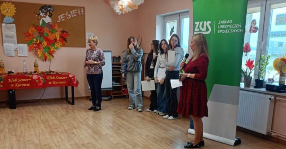 zdjęcie: Świadomy senior: jak nie dać się oszustom w powiecie opatowskim / fot. KPP Opatów Uczestnicy spotkań