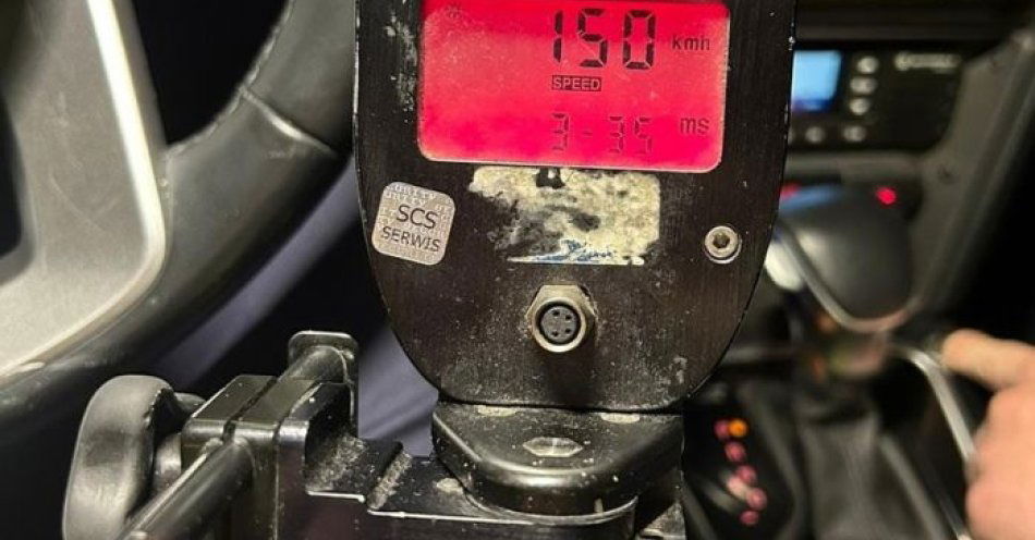 zdjęcie: Pędził 150 km/h bo słuchał głośnej muzyki i się zagapił / fot. KPP w Sieradzu