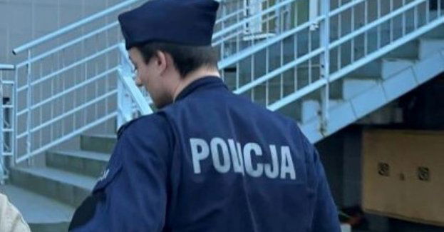 Dzielnicowi zatrzymali 30-letnią kobietę, która przywłaszczyła torebkę z zawartością