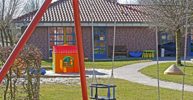 Prokuratorskie śledztwo po tym, jak płyta blachy remontowanego dachu przedszkola raniła dwoje dzieci i opiekunkę