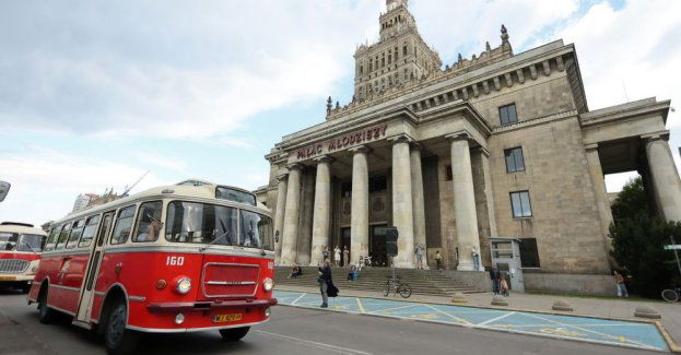 Parada zabytkowych pojazdów i kilkaset atrakcji w ramach Nocy Muzeów w Warszawie