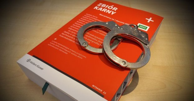 Rysowali po samochodach i wybijali w nich szyby, nie unikną kary