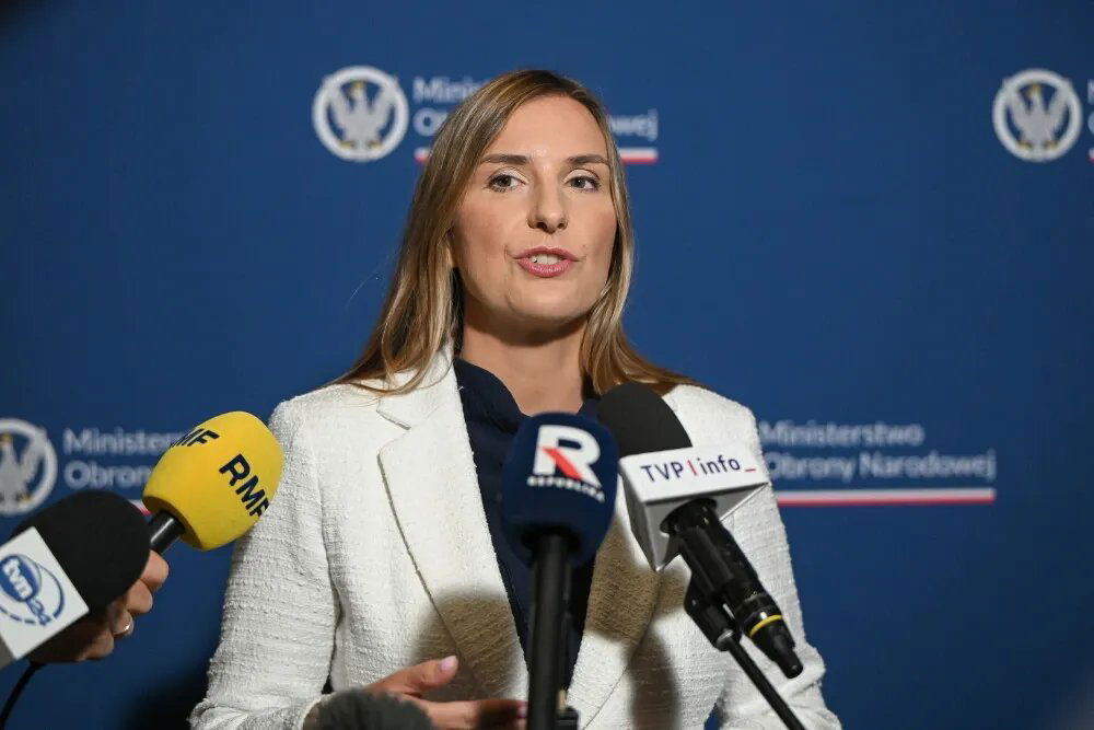 zdjęcie: Sobkowiak-Czarnecka: w relacjach polsko-amerykańskich kluczowe będzie najbliższe 48 godzin / Warszawa, 09.09.2026. Wiceminister obrony narodowej Magdalena Sobkowiak-Czarnecka podczas wypowiedzi dla mediów po podpisaniu między stroną polską i amerykańską umów dotyczących finansowania w ramach programu Foreign Military Financing w siedzibie Muzeum Wojska Polskiego w Warszawie, 9 bm. (aldg) PAP/Marcin Obara