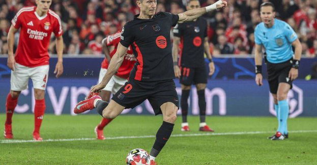 Piłkarska LM - dwa gole Lewandowskiego i błędy Szczęsnego, szalony triumf Barcelony