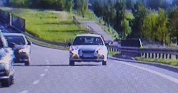 Pomyliła& pasy ruchu i na S12 jechała pod prąd. Z naprzeciwka nadjechał radiowóz