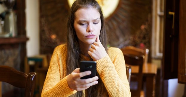 FOMO - lęk, że będąc offline coś przeoczymy - to problem, z którym mierzymy się także w święta