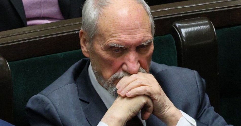 zdjęcie: PK: akt oskarżenia wobec Antoniego Macierewicza ws. ujawnienia informacji niejawnych / Warszawa, 04.12.2025. Poseł PiS Antoni Macierewicz w Sejmie, 4 bm. w Warszawie. Sejm kontynuuje posiedzenie. (ad) PAP/Paweł Supernak