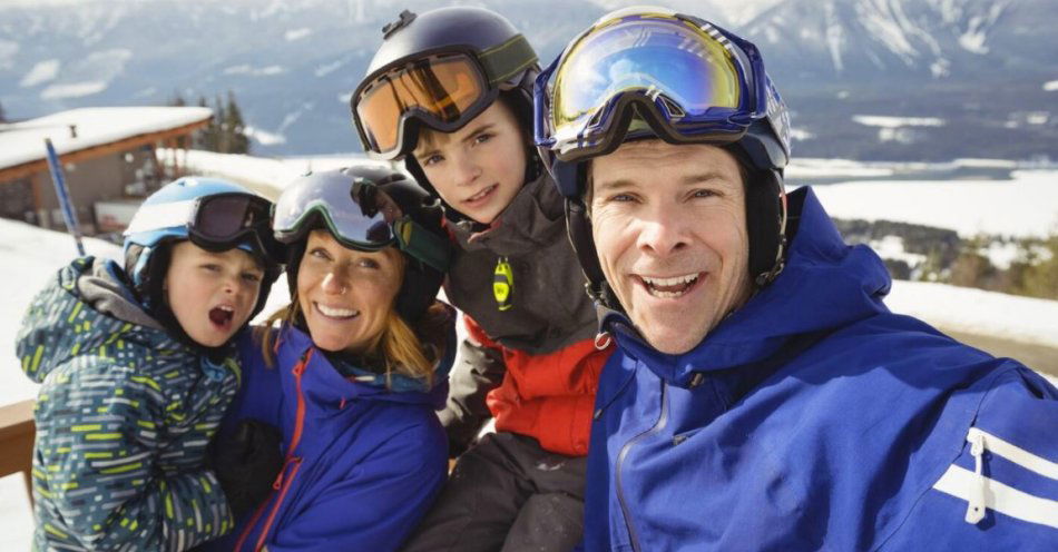 zdjęcie: Zimowe ferie pełne technologii: gadżety, które umilą czas na stoku i w podróży / fot. nadesłane