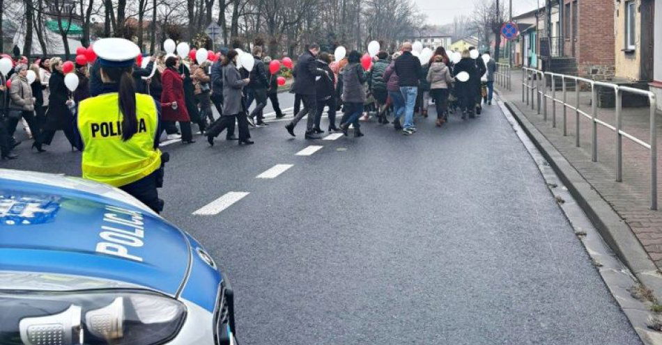 zdjęcie: Policja zadbała o bezpieczeństwo obchodów w powiecie przysuskim / fot. KPP w Przysusze