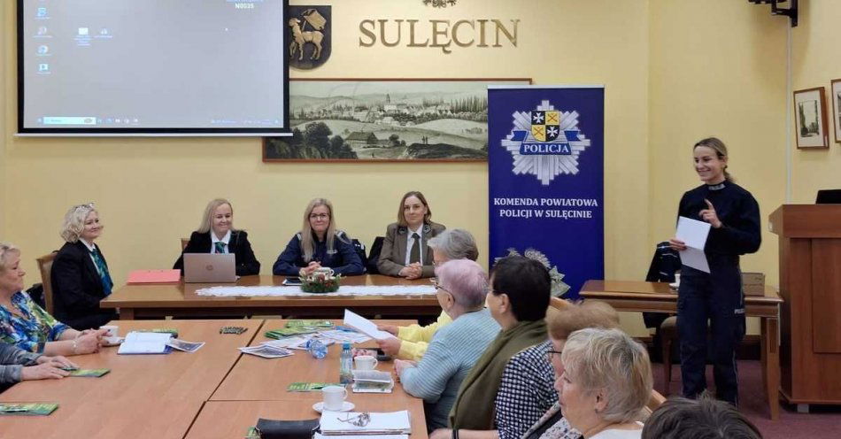 zdjęcie: Bezpieczeństwo seniorów to sprawa priorytetowa – debatowaliśmy jak nie dać się oszukać / fot. KPP Sulęcin