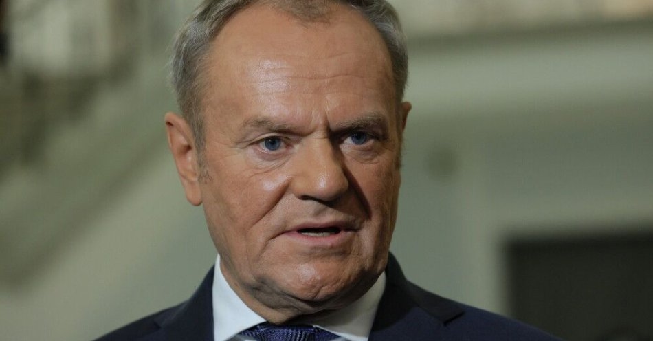 zdjęcie: Tusk: działanie na rzecz wyjścia Polski z Europy jest w interesie Rosji i zagraża naszej niepodległości / Warszawa, 07.11.2025. Premier Donald Tusk na konferencji prasowej w Sejmie, po bloku głosowań, 7 bm. Sejm uchylił immunitet Zbigniewowi Ziobrze w odniesieniu do wszystkich 26 zarzutów, które chce mu postawić Prokuratura Krajowa, w związku ze sprawą Funduszu Sprawiedliwości. Sejm wyraził także zgodę na zatrzymanie i tymczasowe aresztowanie byłego szefa MS. (mr) PAP/Paweł Supernak