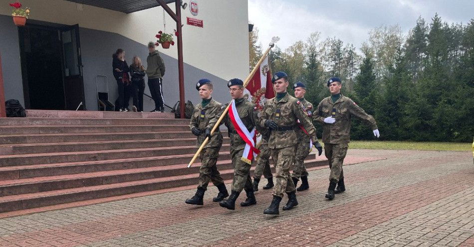 zdjęcie: Ślubowanie kadetów w Liceum w Urlach, nowe wyzwania dla mundurowych / fot. KPP w Wołominie
