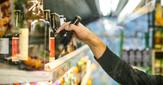 Polacy mylą piwo alkoholowe i bezalkoholowe - połowa z nich chce zakazu reklamy dla obu wariantów