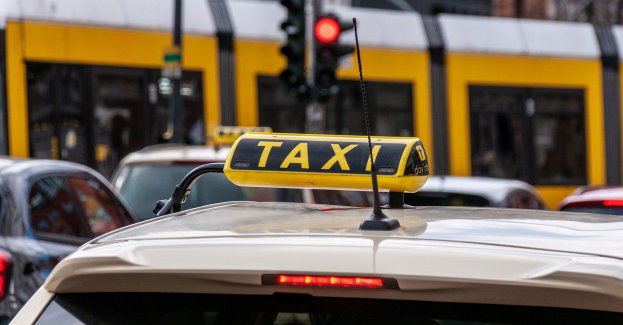 Taksówkarz bez prawa jazdy woził pasażerów autem bez przeglądu